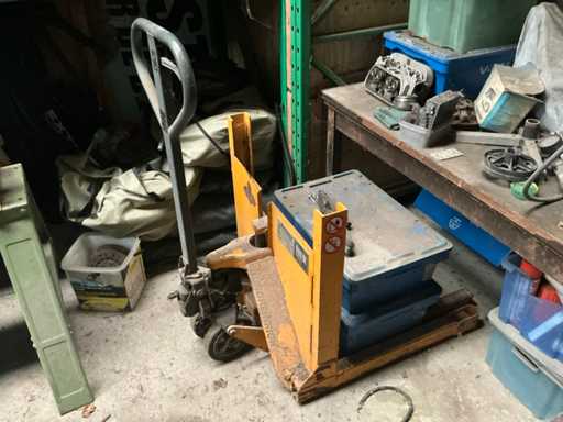 Jungheinrich TMD500BF Hand Hydraulic Pallet Truck for Forklift Batteries Jungheinrich