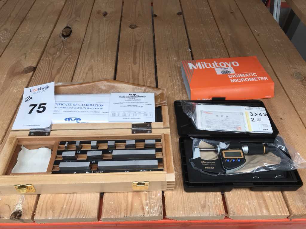 Mitutoyo quantum mike Micrometer and End Dimensions Set