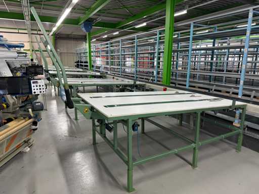 Stoff ein- und ausgeführter Fördertisch