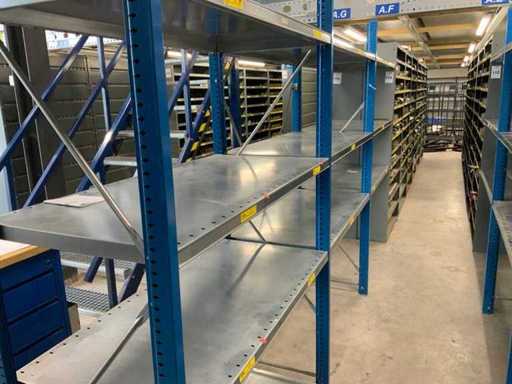 Verschiedene Installationsmaterialien in 6-Kammer-Schränken