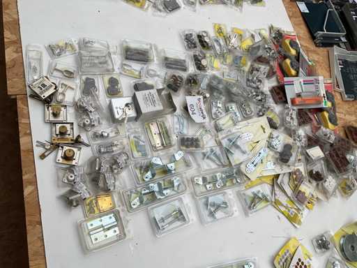 Scharnieren en schuifsloten