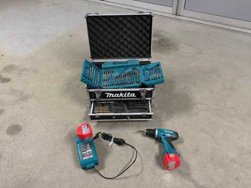 Makita 6271D Screw Drill + 2x battery + charger + drill set
