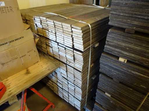 Un lotto di assi di legno 100cm (600x)