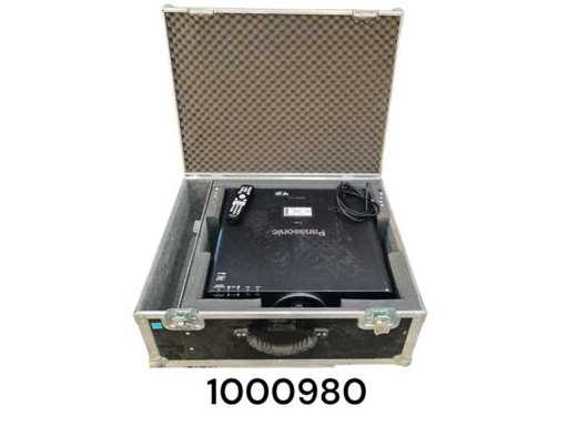 Panasonic - PT-D6000EK - 6.000 ANSI Lumen, XGA-projector