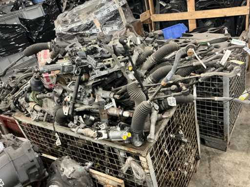 Batch of Mercedes-Benz auto parts