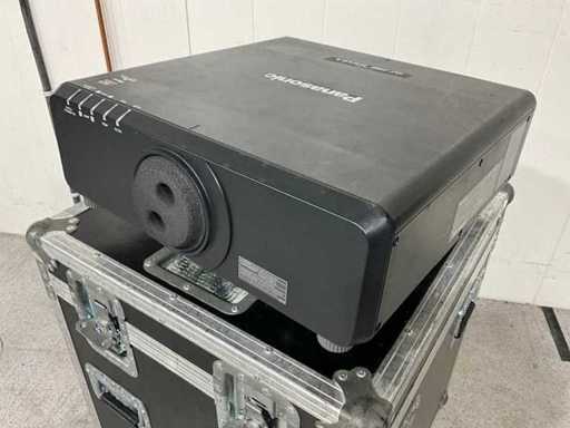 Panasonic Pro PT-DZ780BEJ 7000 ANSI Lumen Projector