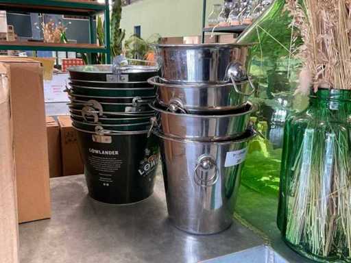 Drankenkoelers en emmers