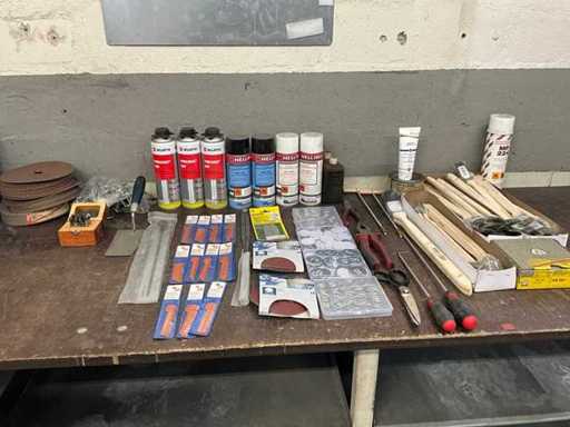 Lotto di vari utensili e accessori