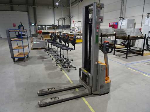 Still - 2018 - ECV-10 - Stacker