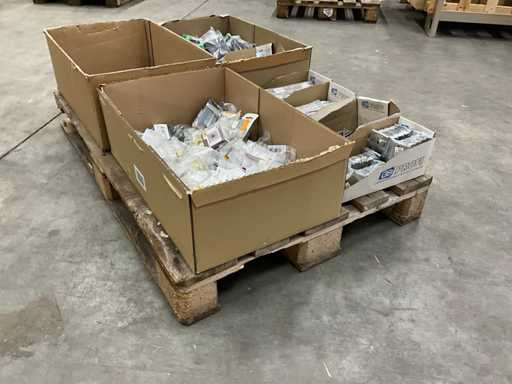 Lotto di vari fissaggi