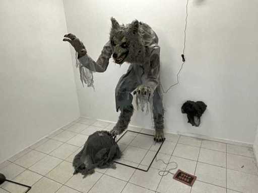 Animatronico lupo mannaro di Halloween