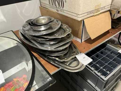 Lotto di piatti da servire e ciotole