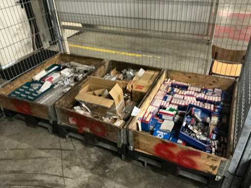 Batch of various spare parts