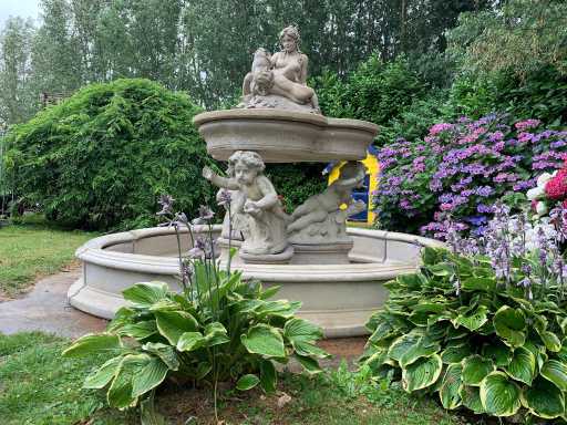 Putti-Brunnen im französischen Stil