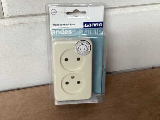 Gamma wandcontactdoos opbouw, creme (96x)