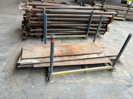 Charge von Fahrplatten aus Stahl