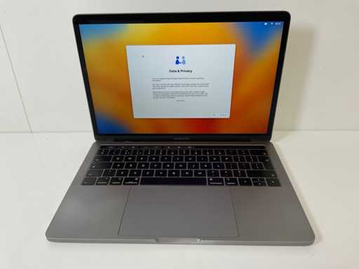 Apple MacBook Pro 13", Core(TM) i7 8ª generazione, 16 GB di RAM, 256 GB NVMe Laptop