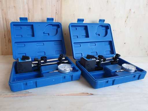 Halter für Messuhren (2)