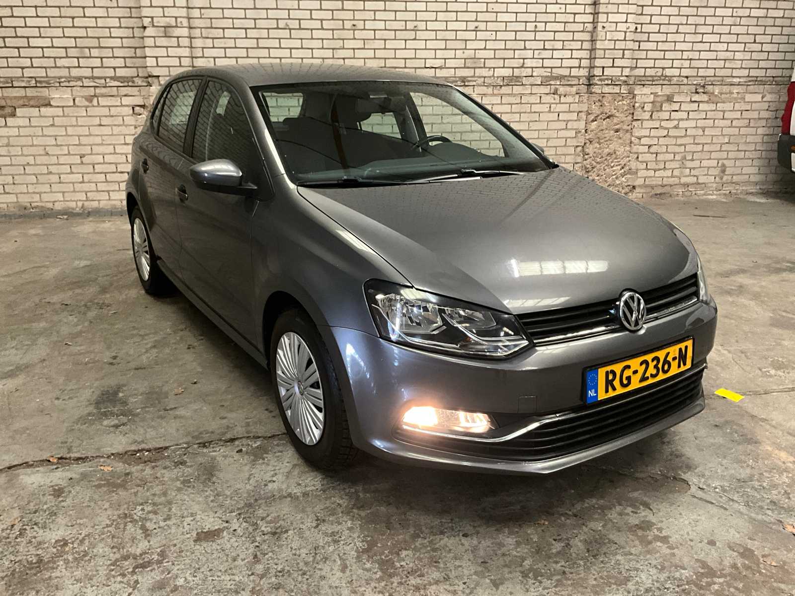 Volkswagen Polo Comfortline 149.215km Bouwjaar: 2015, RG-236-N