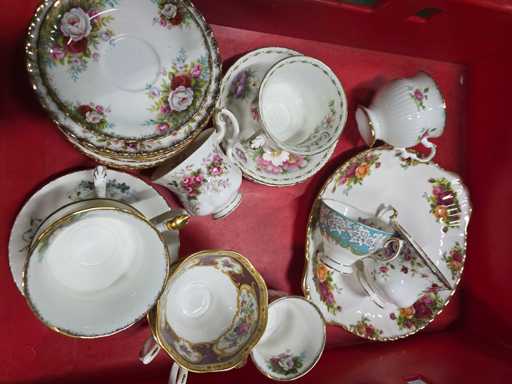 Royal Esser, etc. Large batch of porcelain tableware