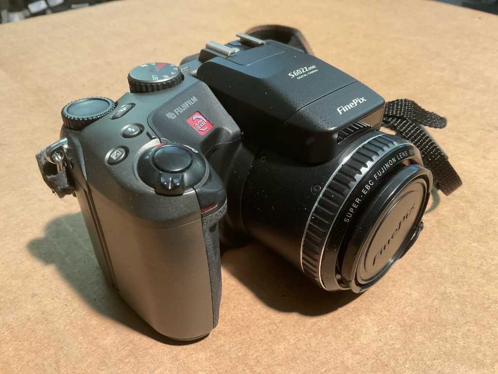 Finepix s602 cheap zoom