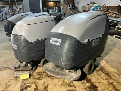 Nilfisk BA 651/ 451D Schrob-/ zuigmachine (2x)