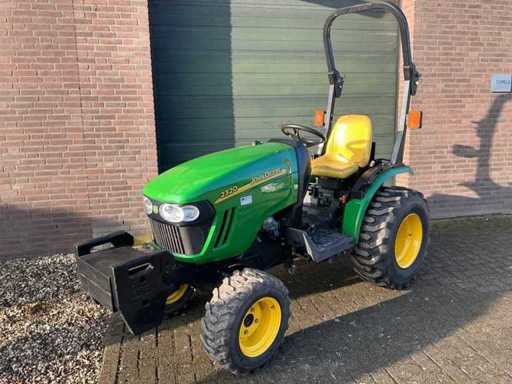 2006 John Deere 2320 Schmalspur- und Kompakttraktor