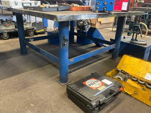 Welding table