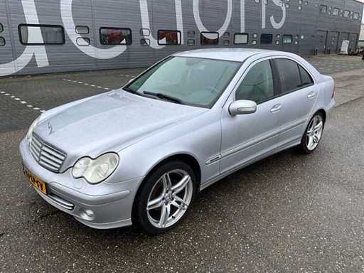 Mercedes-Benz Classe C Voiture de tourisme 43-TP-FV 2007