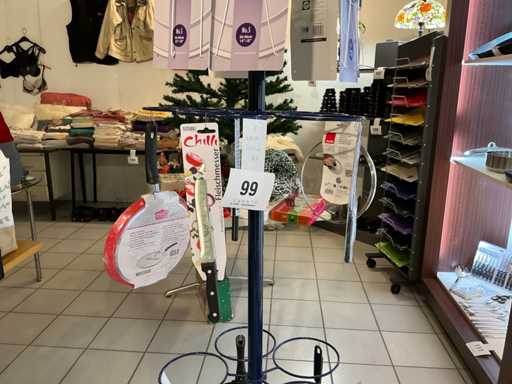 Pans, knives, lids, plate hangers and various kitchen utensils...