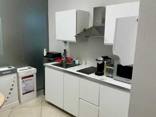 Kitchen composition