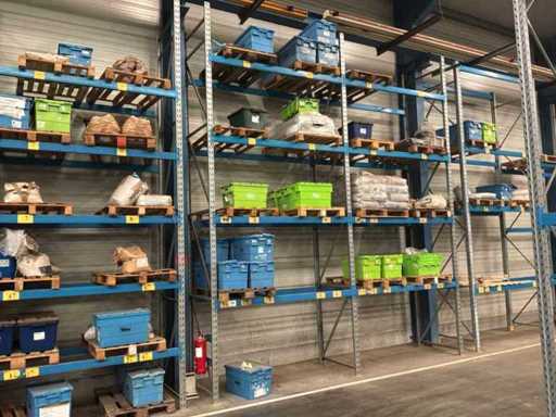 Pallet racking (2x)