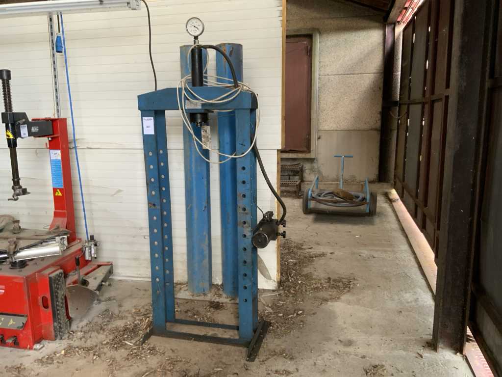 Garage press