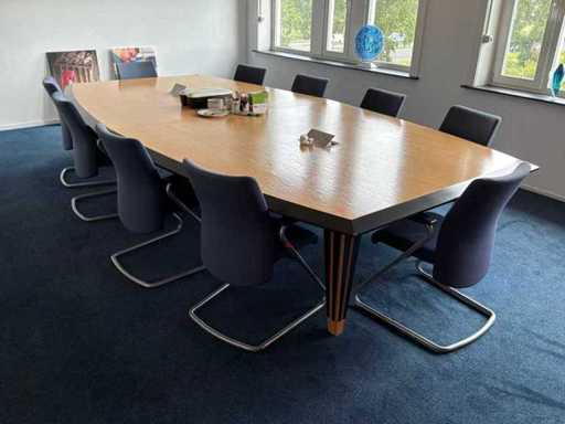 Konferenztisch mit 10 Stühlen