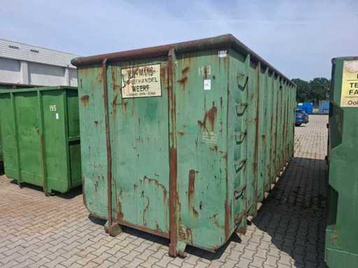 Cablu deschis la ieșirea containerului