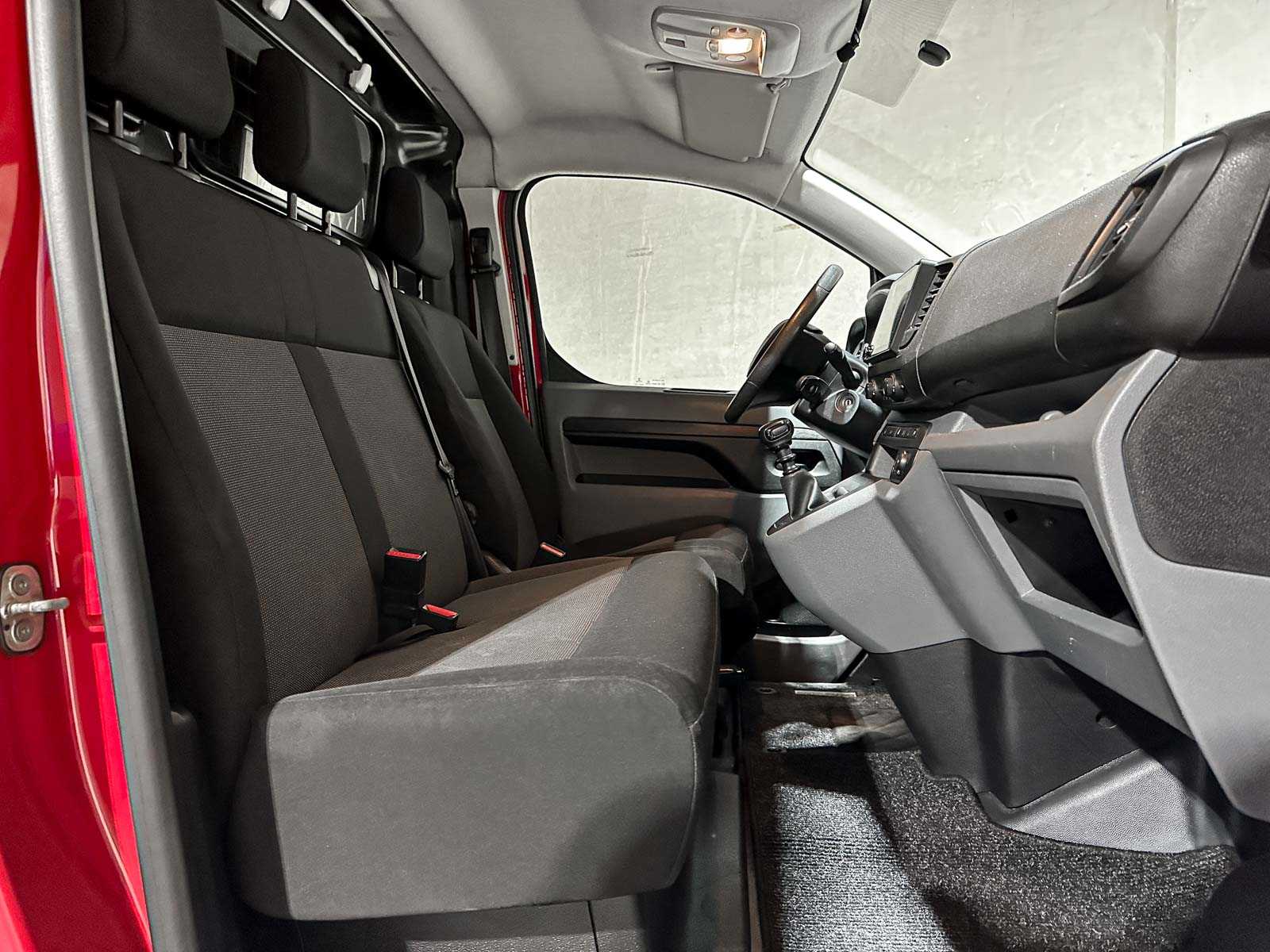 Peugeot Expert 231L 2.0 BlueHDI 120 Premium 122pk 2017 Bedrijfswagen, VRX-99-N