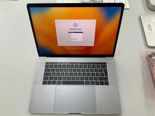 Apple A1707 15-calowy MacBook Pro MPTR2N/A Laptop
