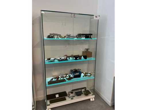 Mobile glass display cabinet