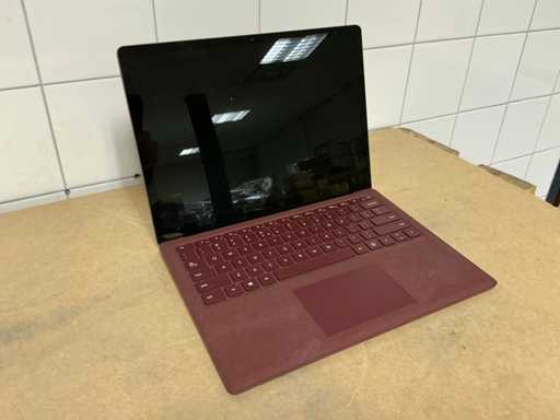 MICROSOFT MICROSOFT SURFACE 2 1769 Laptop 