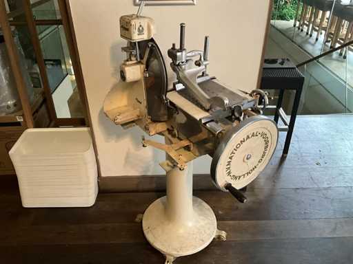 Nazionale - Macchina da taglio antica