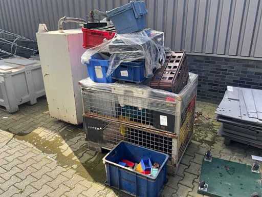 Charge von Lagerbehältern und Kisten