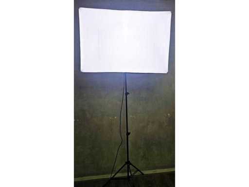 Un lot de 24 de kituri softbox profesionale complete - inclusiv 120 de lămpi (24x)