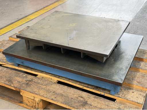   2 straightening plates