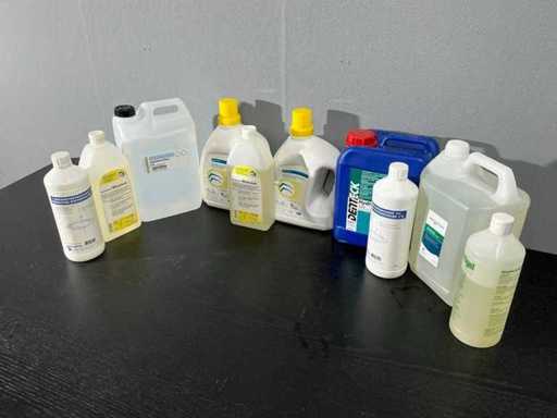 Vari liquidi per la pulizia e la disinfezione (10 volte)