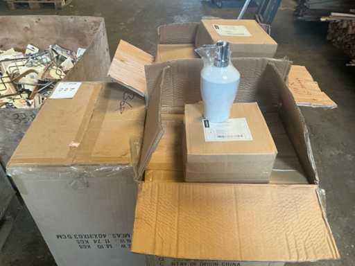 Pompe à savon boutique Haceka (36x) et tasse pierre rouge (24x)