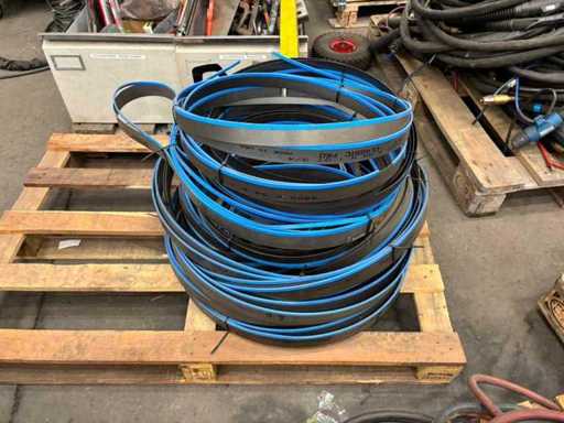 pallet with band saw blade - 4400X34x07 3/4 - Other metal stocks