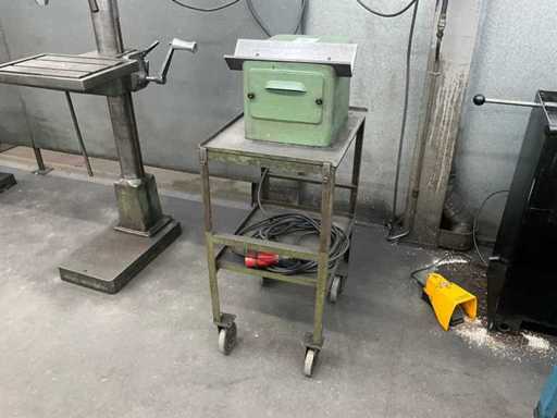 Machine à ébavir les bords