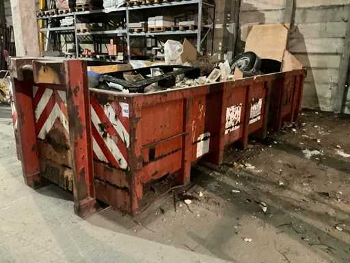 Contenitore di rifiuti Valvan con contenuto