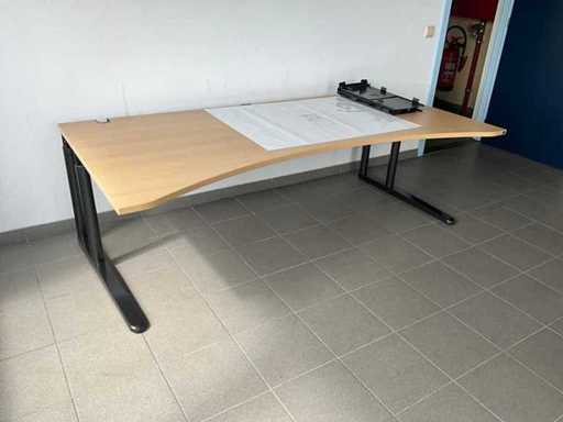 Konig + Neurath Metra Bureel/bureautafel