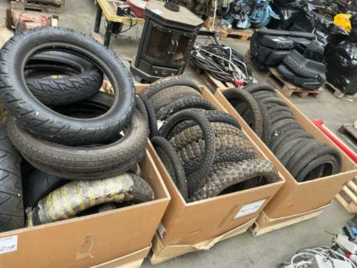 Partij motor en bromfietsbanden